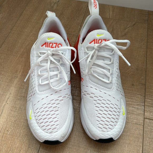 Nike Air Max 270’s… like new! Worn only a few times, no stains. - Picture 2 of 4